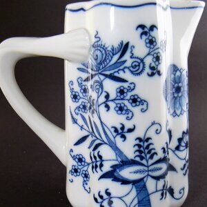 VINTAGE BLUE & WHITE PORCELAIN PITCHER MADE IN JAPAN (W3-5)